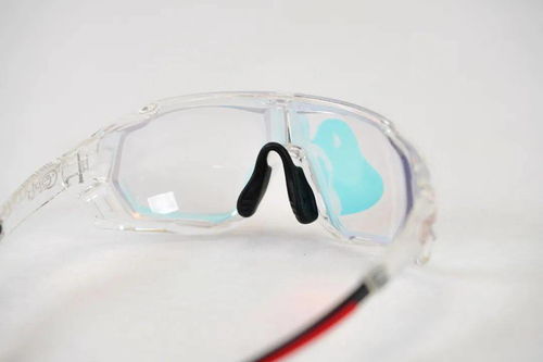 酷帕LEDGES骑行眼镜 全天候变色炫彩红高度近视镜片，为弱视骑行者带来清晰与舒适