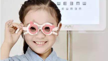 6岁前未被发现的弱视 明星妈妈分享的警示与孩子一生的视力挑战